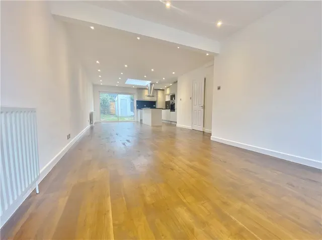 Lincoln Avenue, Twickenham, TW2, photo 2