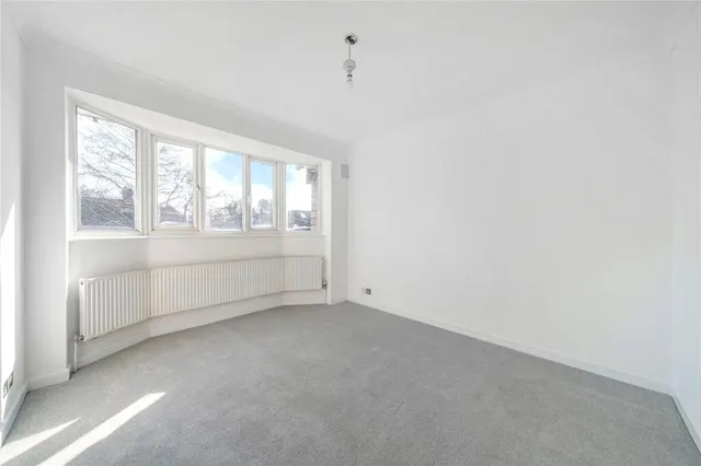 Lincoln Avenue, Twickenham, TW2, photo 3