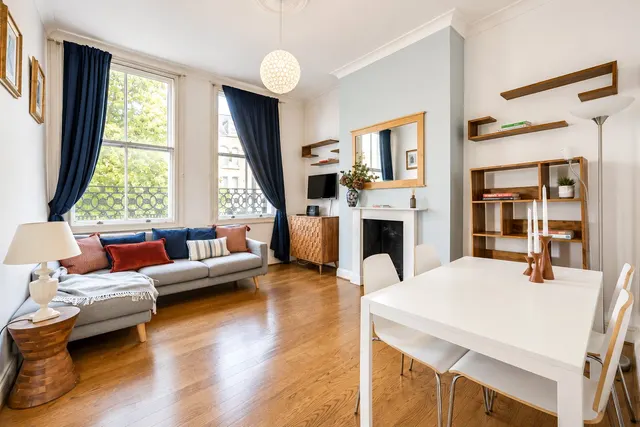 Upper Richmond Road, London, SW15, photo 2