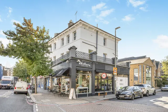 Upper Richmond Road, London, SW15, photo 1