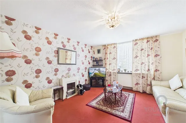 Photo 2 — Longueville Court, Lumbertubs, Northampton, NN3