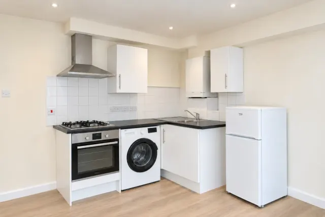 Photo 3 — Cephas Avenue, Stepney Green, E1 4