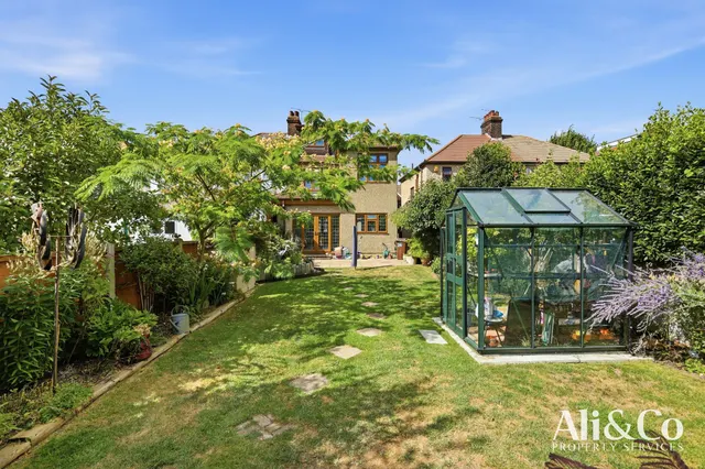 Photo 2 — Lenmore Avenue, Grays, Essex, RM17 5NZ