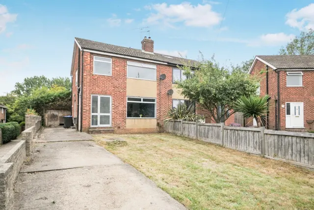 Wentworth Drive, Harrogate, photo 1