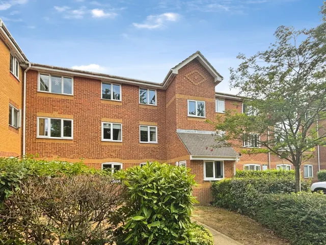 Ascot Court, Aldershot, photo 1
