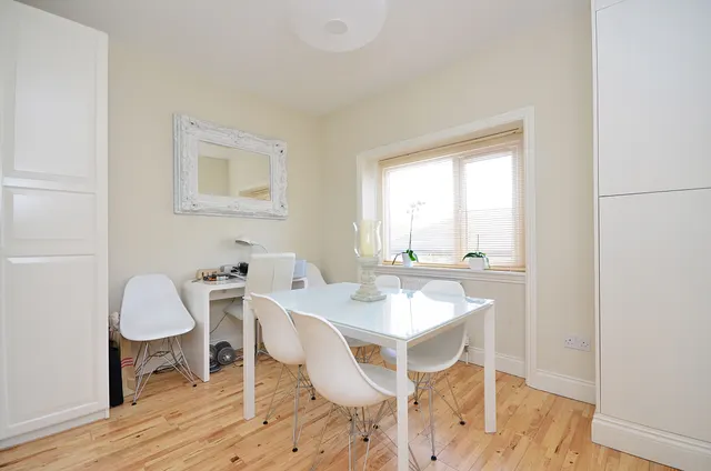 Photo 3 — Flat 3, 470 Chiswick High Road, London