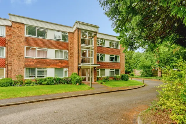 Doods Park Road, Reigate, photo 1
