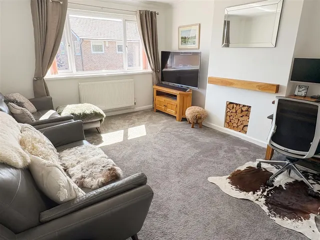 Elm Place, Rustington, photo 2