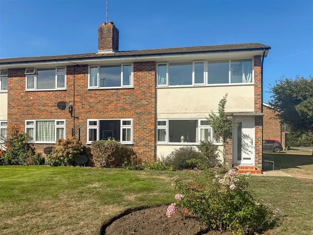 Elm Place, Rustington, photo 1