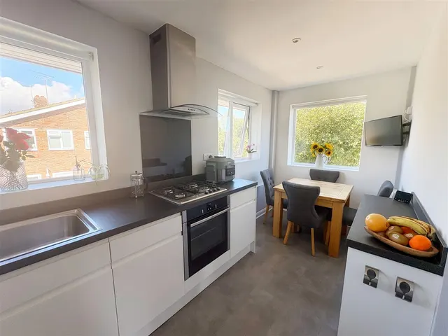 Elm Place, Rustington, photo 3