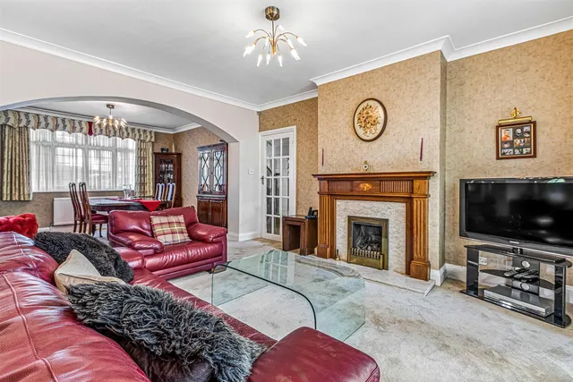 Pine Tree Avenue, Leicester, LE5, photo 2