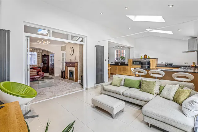 Pine Tree Avenue, Leicester, LE5, photo 3