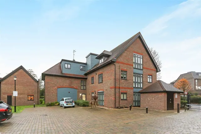 Whyte Mews, Cheam, SM3, photo 1