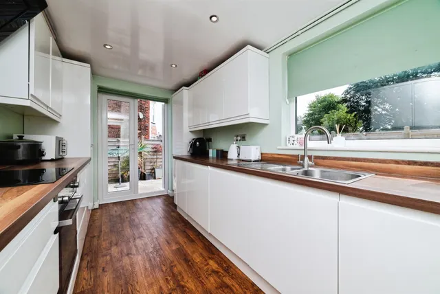 Hessle Road, Hull, photo 1