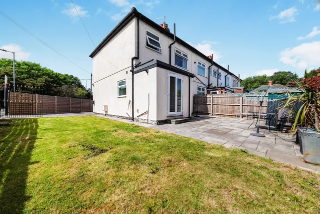 Photo 2 — Hessle Road, Hull