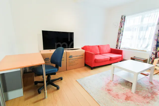 Brighton Road, South Croydon, CR2, photo 1