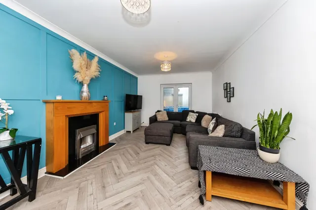 Llwyn Yr Eos, Carmarthen, SA31, photo 3