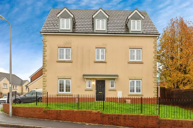 Llwyn Yr Eos, Carmarthen, SA31, photo 1