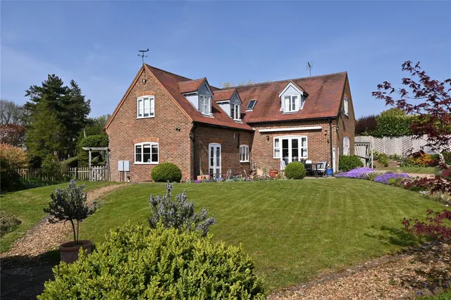 Ivy Lane, Great Brickhill, MK17, photo 1
