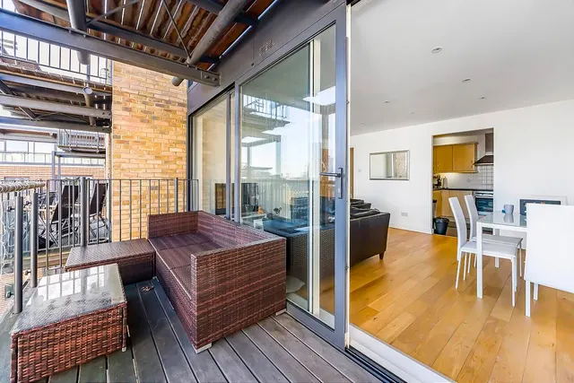Photo 3 — 7 Branch Road, London, E14 7JY