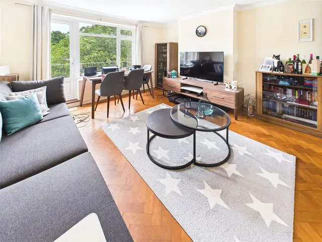 Wellesley Road, Twickenham, TW2, photo 2