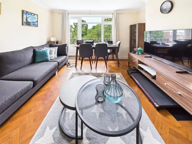 Wellesley Road, Twickenham, TW2, photo 3