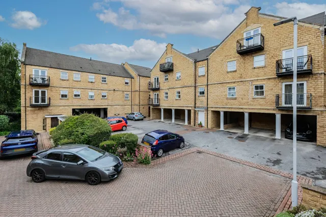 Narrowboat Wharf, Leeds, LS13, photo 1