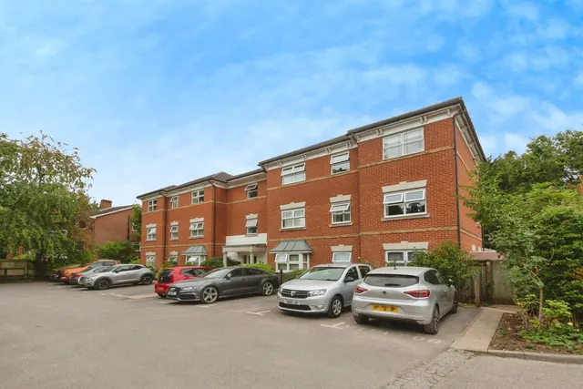 Gordon Crescent, Camberley, GU15, photo 1