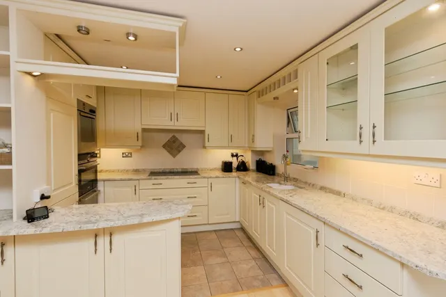 Gordon Crescent, Camberley, GU15, photo 3