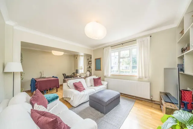 Merton Road, SW18, photo 1