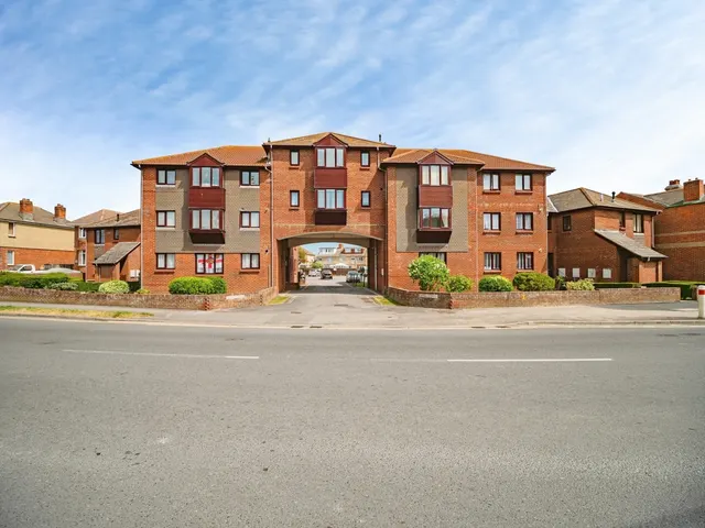 Chickerell Road, Weymouth, DT4, photo 1