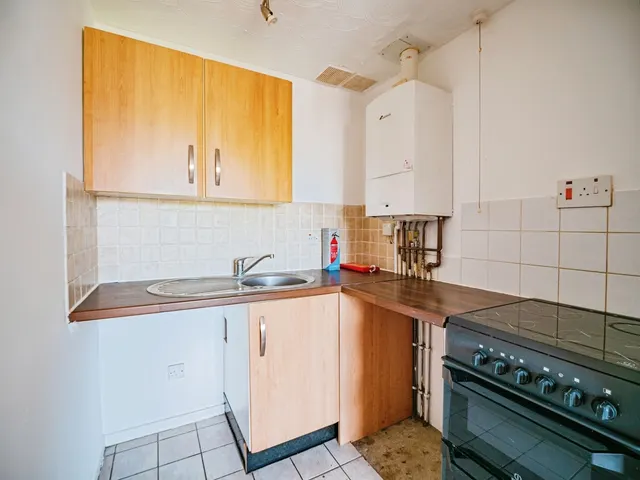 Chickerell Road, Weymouth, DT4, photo 3