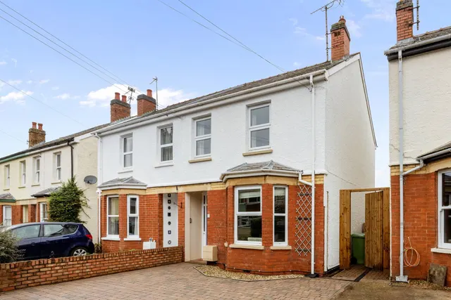 3 bedroom house — Ryeworth Road, Charlton Kings, Cheltenham, GL52 6LG