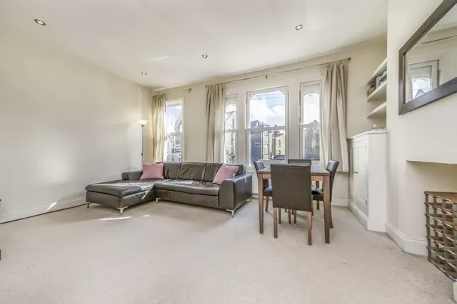 Summerley Street, SW18, photo 2