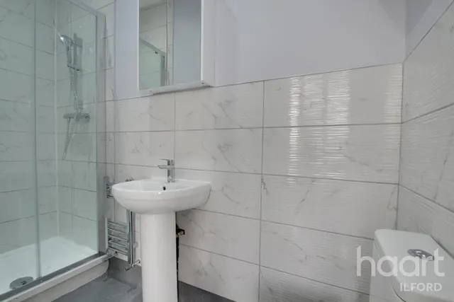 Stainforth Road, IG2, photo 2