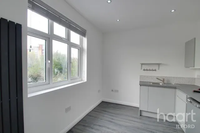 Stainforth Road, IG2, photo 3