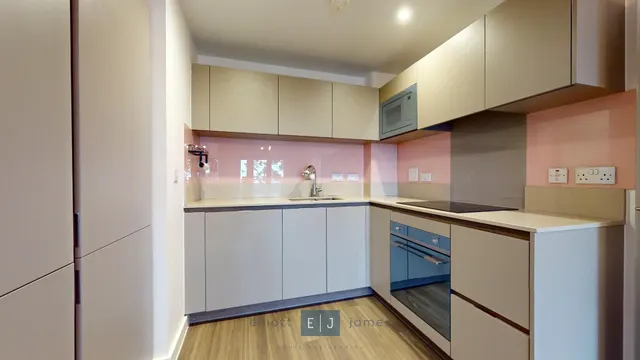 Luna Court, Loughton, IG10, photo 3