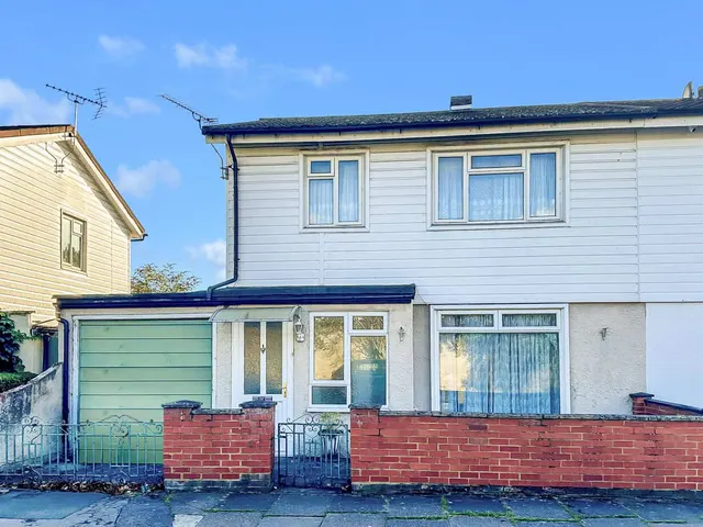 Mark Way, Sunbury on Thames, TW16, photo 1