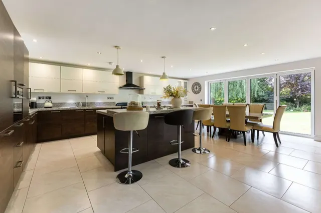 Photo 3 — The Willows, Amersham, Buckinghamshire, HP6 5NT