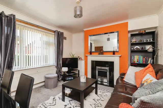 Photo 3 — Denewood Crescent, Nottingham