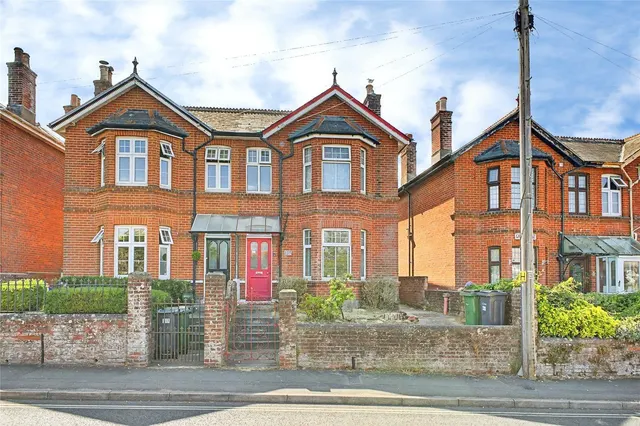 Avenue Road, Sandown, PO36, photo 1