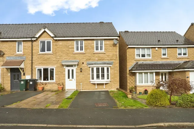School Street, Cottingley, BD16, photo 1