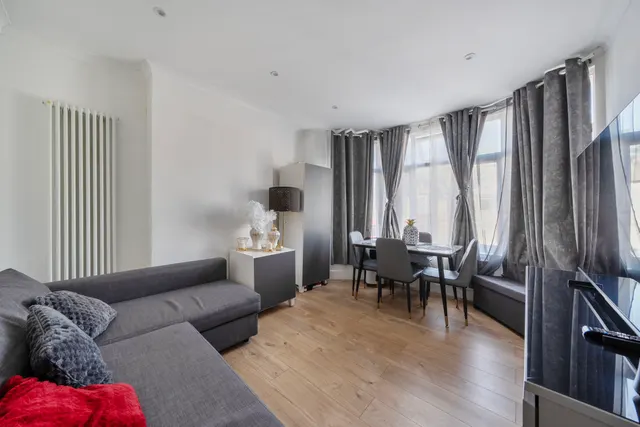 Photo 3 — First Floor Flat, 147 Melfort Road, Thornton Heath