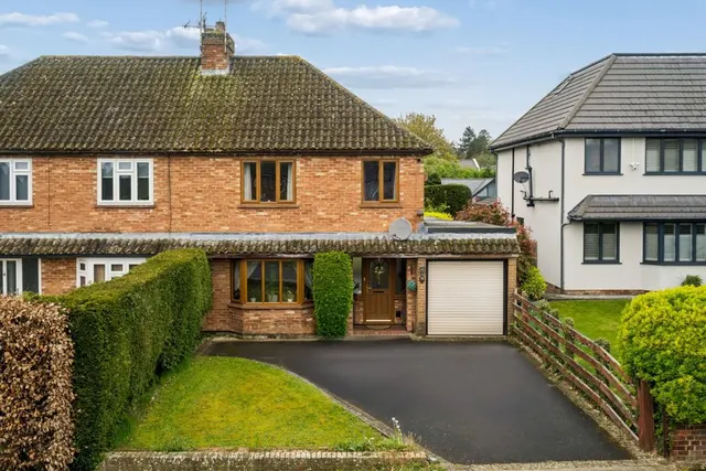 Chalklands, Bourne End SL8 5TH, photo 1