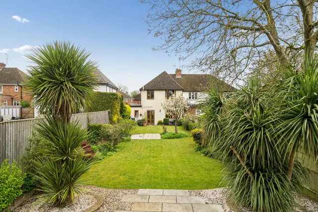 Photo 2 — Chalklands, Bourne End SL8 5TH