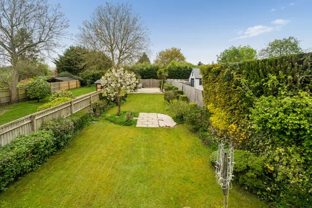 Photo 3 — Chalklands, Bourne End SL8 5TH