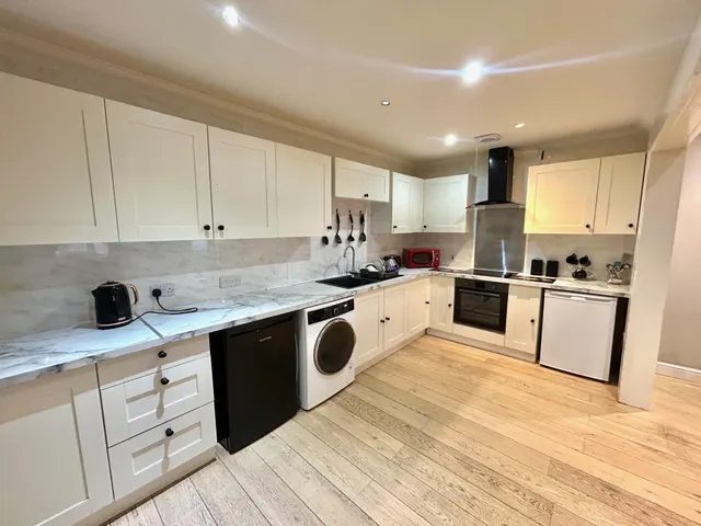 Clarence House, Milton Keynes, MK9, photo 3