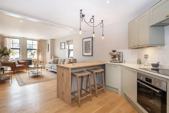 Claremont Road, Teddington, TW11, photo 1