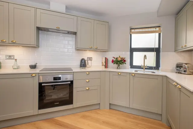 Claremont Road, Teddington, TW11, photo 3