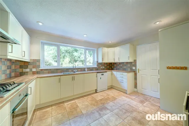 Photo 2 — Wye Close, Droitwich, Worcestershire, WR9 8TE